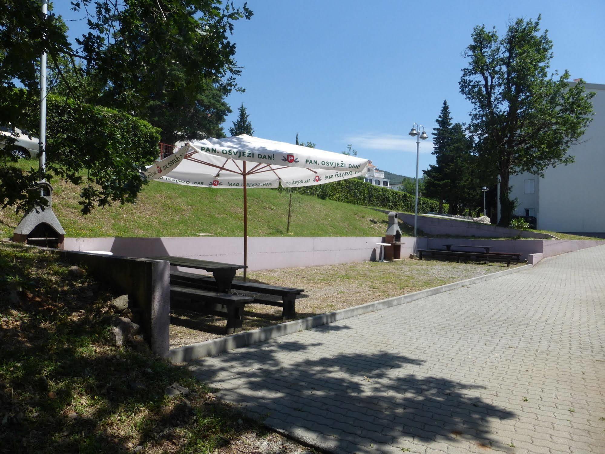 Apartments Jadranka Selce Exterior photo